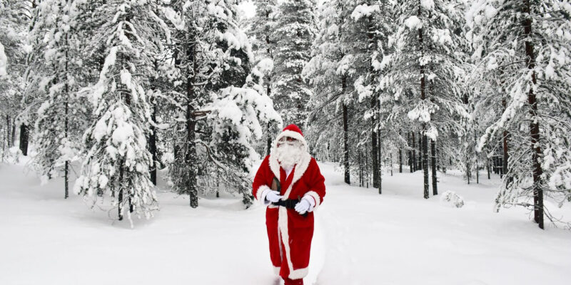 Der Weihnachtsmann im Weihnachtsmanndorf besuchen