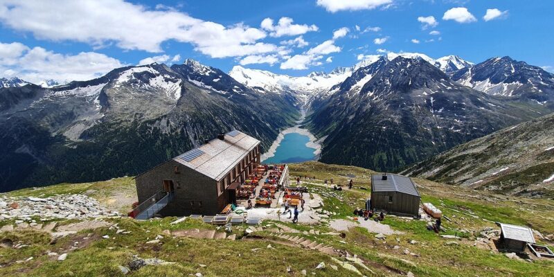 Olpererhütte mit Ausblick